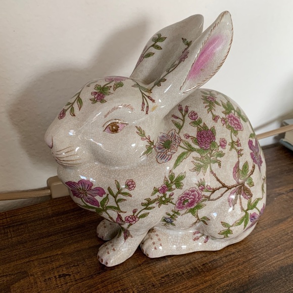 White Porcelain Rabbit with Pink Flowers - Picture 4 of 5
